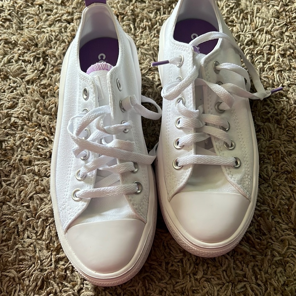 New Converse Platform Low Rise Tennis Shoes, big kids -size 5 (womens 7).